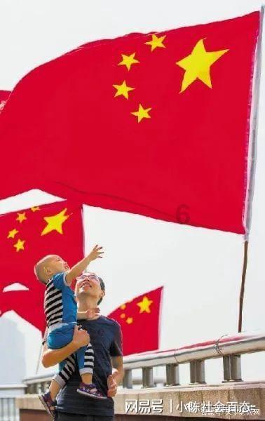妙美娜：眉贴的形状并不适合每一个人，使用眉贴会导致眉形不自然